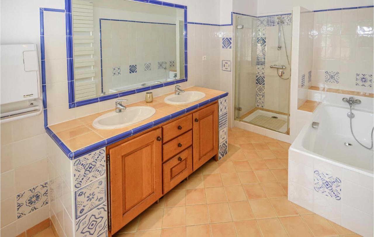 3 Bedroom Awesome Home In Chateuneuf De Gadagne Châteauneuf-de-Gadagne المظهر الخارجي الصورة