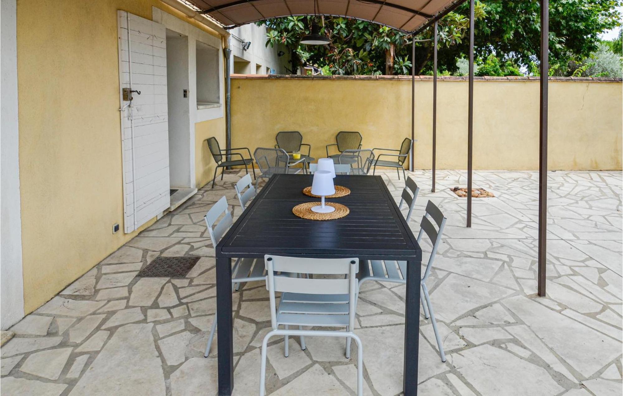 3 Bedroom Awesome Home In Chateuneuf De Gadagne Châteauneuf-de-Gadagne المظهر الخارجي الصورة